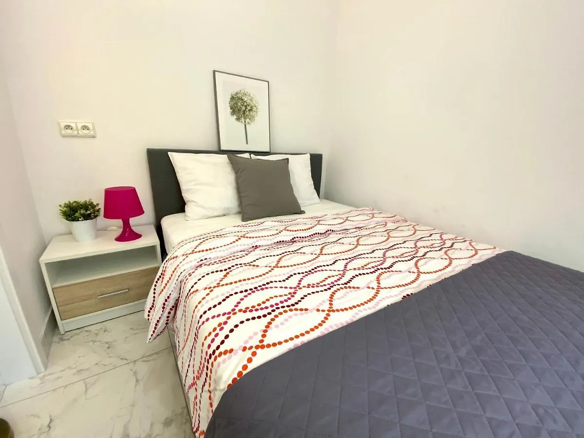 Apartment Center Warsaw - Apartmenty Jana Pawla II Polen