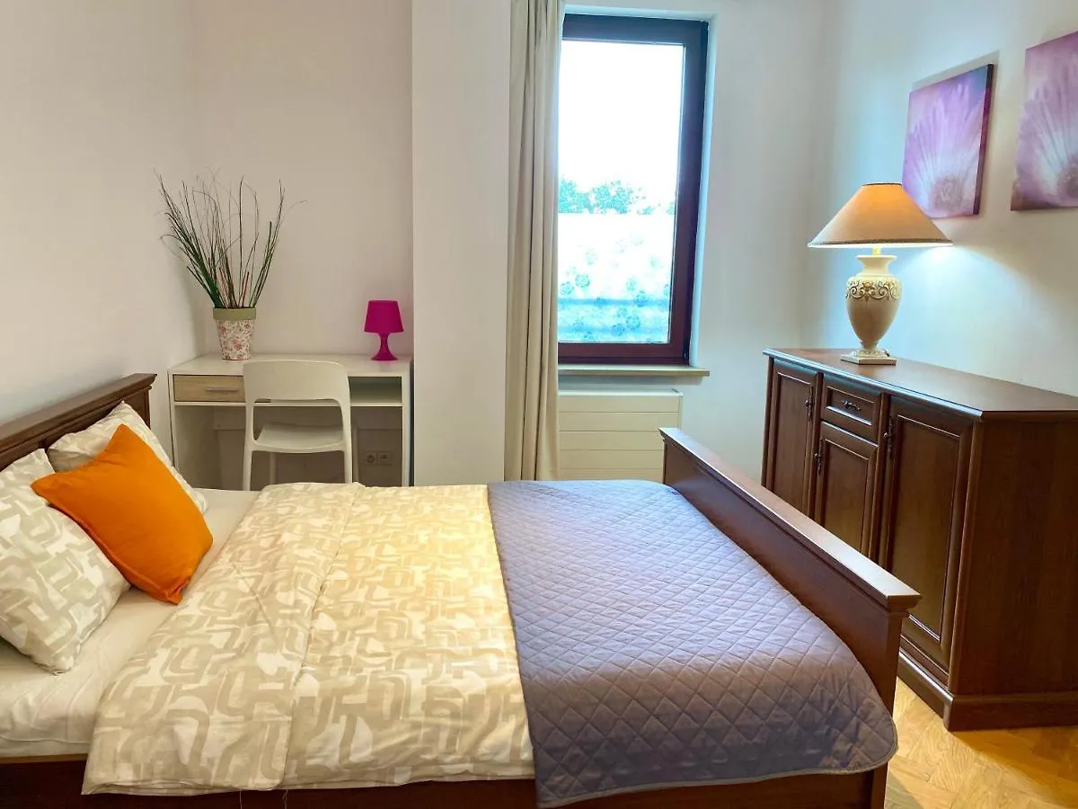 Center Warsaw - Apartmenty Jana Pawla II Polen