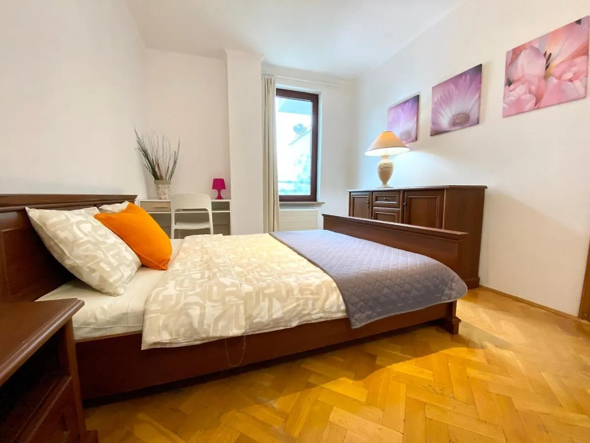 Apartment Center Warsaw - Apartmenty Jana Pawla II Polen